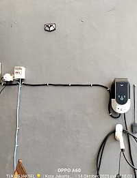 Dindin Electrical Project melayani pemasangan EV charger mobil listrik dengan instalasi aman,rapih dan sesuai standar SNI cocok untuk rumah pribadi,kantor dikerjakan oleh tenaga ahli yang bersertifikat kompetensi